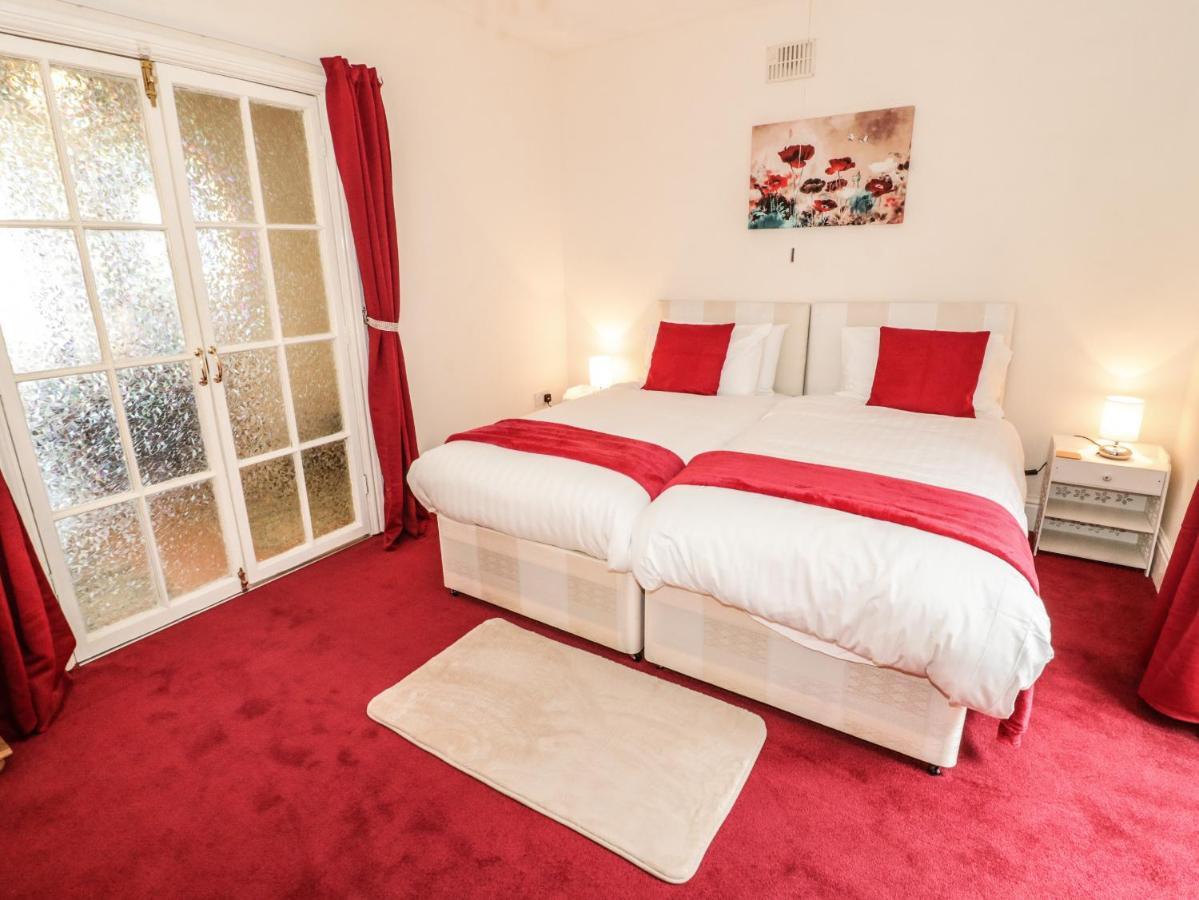 Llys Madoc, Basement Apartment Penmaenmawr Экстерьер фото