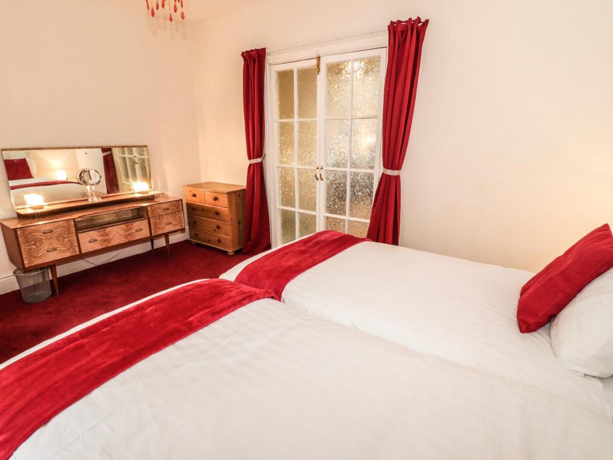 Llys Madoc, Basement Apartment Penmaenmawr Экстерьер фото