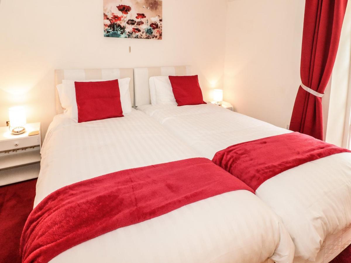 Llys Madoc, Basement Apartment Penmaenmawr Экстерьер фото